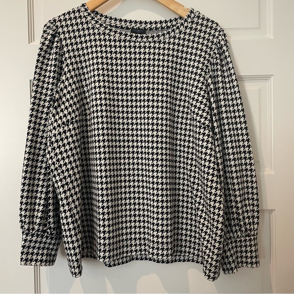 Like new Talbots houndstooth top! - Picture 1 of 5